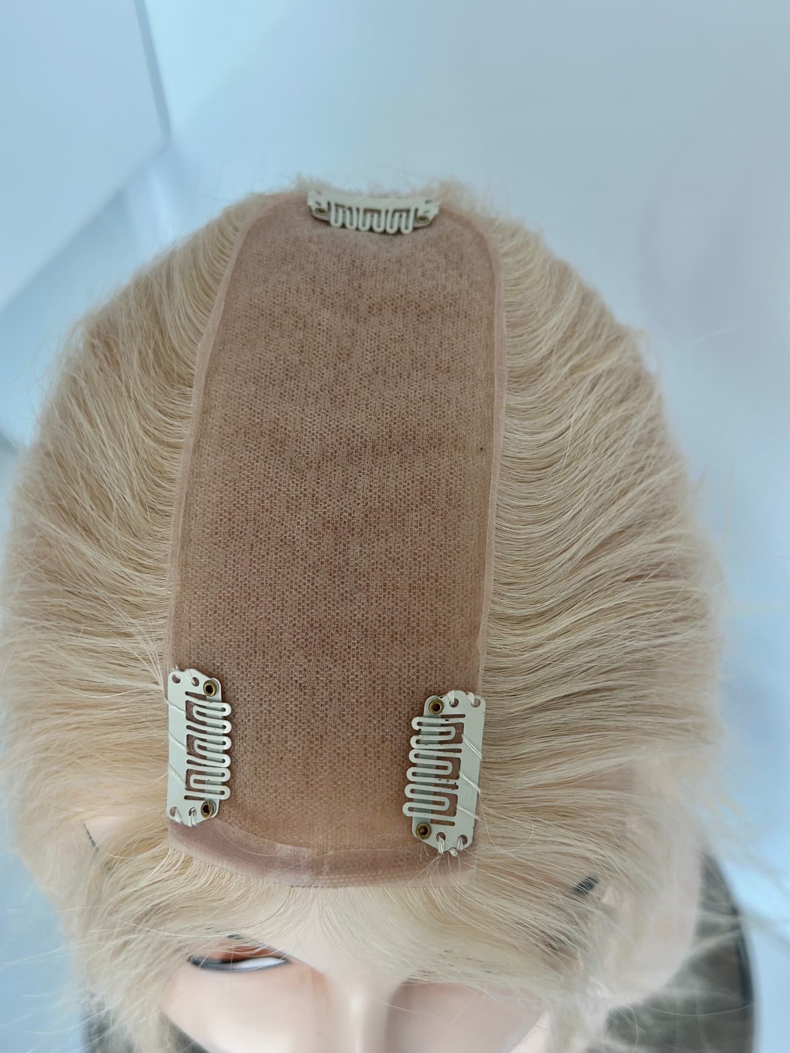 Perruque partielle blond lumineux