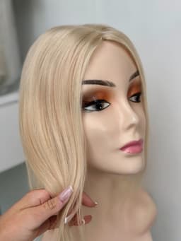 Perruque partielle blond lumineux