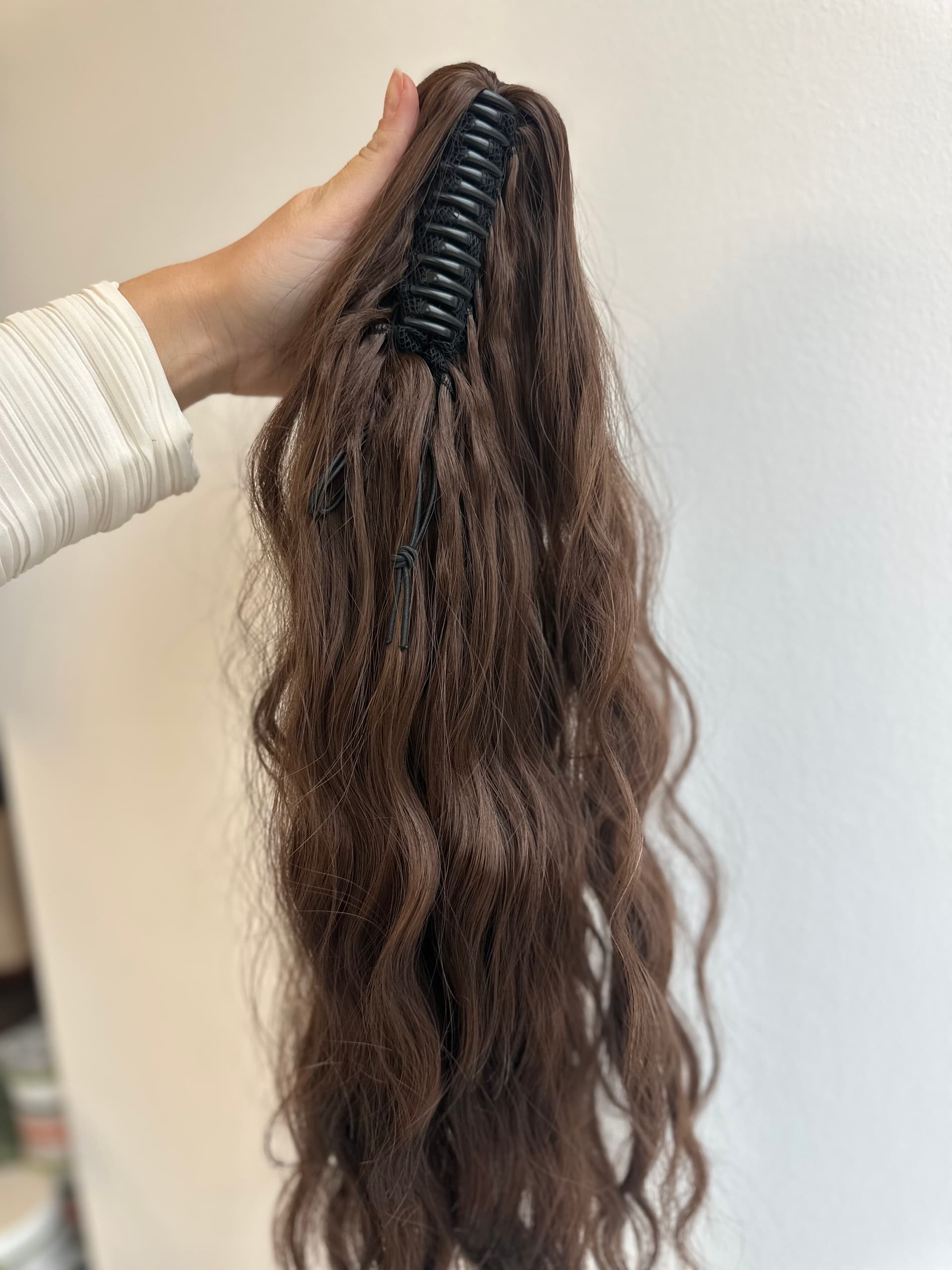 Coada de Par cu Cleste Ondulata Saten Natural Deschis, 70 cm Coada de Par cu Cleste Ondulata Saten Natural Deschis, 70 cm