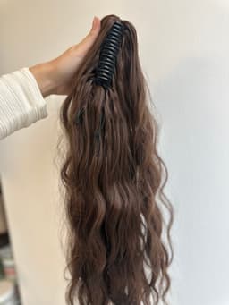 Coada de Par cu Cleste Ondulata Saten Natural Deschis, 70 cm Coada de Par cu Cleste Ondulata Saten Natural Deschis, 70 cm