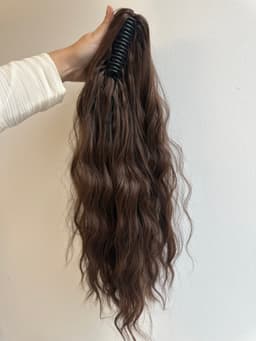 Coada de Par cu Cleste Ondulata Saten Natural Deschis, 70 cm Coada de Par cu Cleste Ondulata Saten Natural Deschis, 70 cm