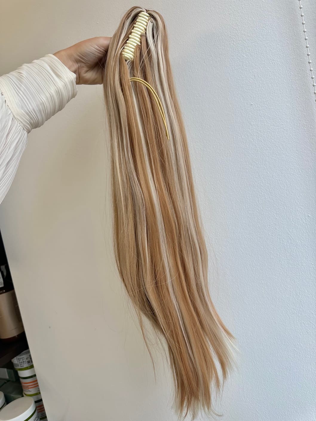 Coada de Par cu Cleste Dreapta Blond Suvitat, 70 cm Coada de Par cu Cleste Dreapta Blond Suvitat, 70 cm
