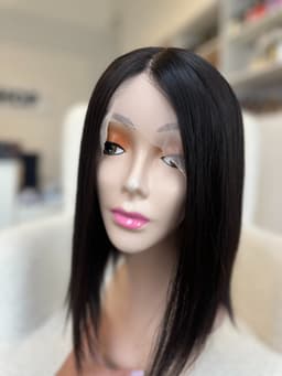 Perücke im italienischen Stil, sehr dunkler Satin, echtes Remy-Haar Perücke im italienischen Stil, sehr dunkler Satin, echtes Remy-Haar