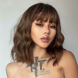 Peluca ondulada con flequillo Cappucino Peluca ondulada con flequillo Cappucino